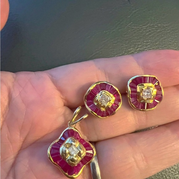 14k Ruby w/ Diamonds Earring/Pendant set - Picture 4 of 6